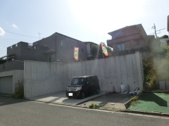 駐車スペースの一部は月極駐車場として貸し出し中です。