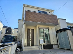 2018年築、建物面積100m2超を大型4LDK。室内大変きれいにお使いです！