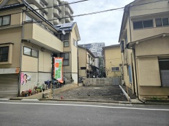 駅徒歩8分と便利な立地で、しかも大変閑静な住環境です。
