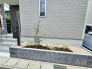 外構には植栽を施し、より一層雰囲気が良くなりました。