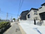 前面道路は車の往来がほとんどなく、大変静かです。