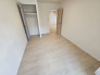 5.8帖の洋室は南面採光の大変明るいお部屋になっています。