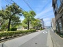 前面道路の交通量はほとんどなく、大変閑静な住環境です。