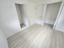 3階5.2帖の洋室は収納が2ヶ所あり、大変収納豊富なお部屋になっています。