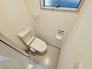 1階のトイレです。トイレは1階と2階の2ヶ所にございます。