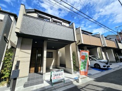 いよいよ最終2棟となりました!当社にて現地販売会開催中です。平日のご案内ももちろんOKです!全棟南西道路に面した陽光溢れる全6棟。ぜひご覧ください!