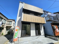 いよいよ完成しました。本日のご案内OKです!建物面積100m2超の大型4LDK。ZEH水準省エネ住宅です。全室南向きのとにかく明るいお家です。